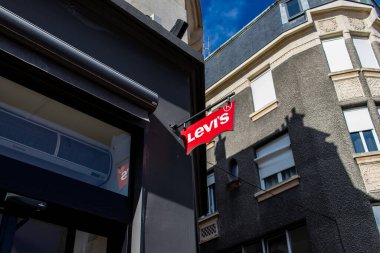 Reims, Fransa - 22 Eylül 2023 Reims şehri, sembolik bir şehir ve Fransa 'nın Şampanya başkenti.