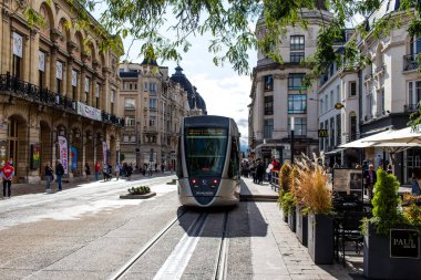 Reims, Fransa - 22 Eylül 2022 Fransa 'da Şampanya' nın başkenti Reims 'de toplu taşıma.