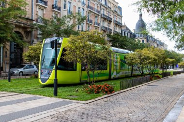 Reims, Fransa - 22 Eylül 2022 Fransa 'da Şampanya' nın başkenti Reims 'de toplu taşıma.