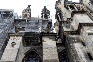 Reims, Fransa - 26 Eylül 2023 Notre Dame de Reims Katedrali dış cephesi, Fransa 'nın Büyük Doğu bölgesindeki tarihi bir anıt.