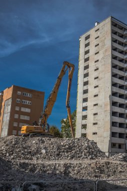 Reims, Fransa - 06 Ekim 2023 Reims 'de bir binanın yıkımı, sembolik bir şehir ve Fransa' nın şampanya başkenti.