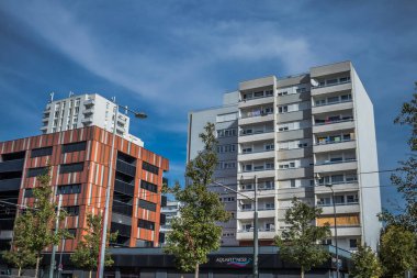 Reims, Fransa - 06 Ekim 2023 Reims 'de bir binanın yıkımı, sembolik bir şehir ve Fransa' nın şampanya başkenti.