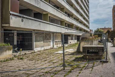 Reims, Fransa - 06 Ekim 2023 Reims 'de bir binanın yıkımı, sembolik bir şehir ve Fransa' nın şampanya başkenti.