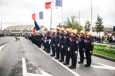 Reims, Fransa - 11 Kasım 2023 Fransız askeri 1. Dünya Savaşı 'nın bitişini simgeleyen ateşkes törenine katıldı.