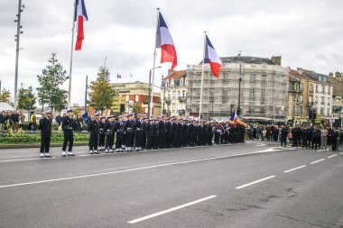 Reims, Fransa - 11 Kasım 2023 Fransız askeri 1. Dünya Savaşı 'nın bitişini simgeleyen ateşkes törenine katıldı.