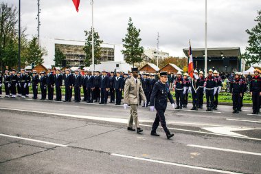 Reims, Fransa - 11 Kasım 2023 Fransız askeri 1. Dünya Savaşı 'nın bitişini simgeleyen ateşkes törenine katıldı.