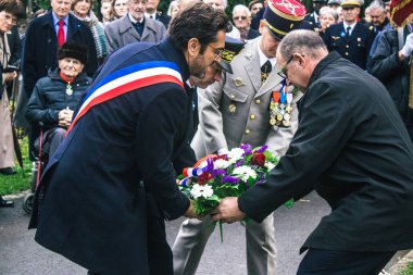 Reims, Fransa - 11 Kasım 2023 Reims Belediye Başkanı Arnaud Robinet, Birinci Dünya Savaşı 'nın bitişi anısına düzenlenen ateşkese katıldı.