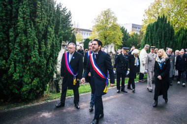 Reims, Fransa - 11 Kasım 2023 Reims Belediye Başkanı Arnaud Robinet, Birinci Dünya Savaşı 'nın bitişi anısına düzenlenen ateşkese katıldı.