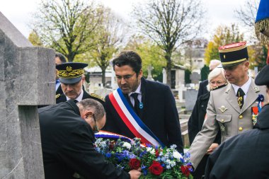 Reims, Fransa - 11 Kasım 2023 Reims Belediye Başkanı Arnaud Robinet, Birinci Dünya Savaşı 'nın bitişi anısına düzenlenen ateşkese katıldı.