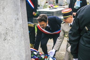 Reims, Fransa - 11 Kasım 2023 Reims Belediye Başkanı Arnaud Robinet, Birinci Dünya Savaşı 'nın bitişi anısına düzenlenen ateşkese katıldı.