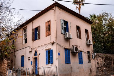 Tel Aviv, İsrail - 6 Aralık 2023 Tel Aviv 'in Jafa bölgesinin kentsel manzarası, Yahudi ve Arap kültürünün karıştığı sembolik bir şehir..