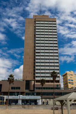 Tel Aviv, İsrail - 13 Aralık 2023 Kentsel manzara ve İsrail 'in simgesel bir şehri olan Tel Aviv' in mimarisi.