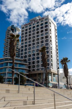 Tel Aviv, İsrail - 13 Aralık 2023 Kentsel manzara ve İsrail 'in simgesel bir şehri olan Tel Aviv' in mimarisi.