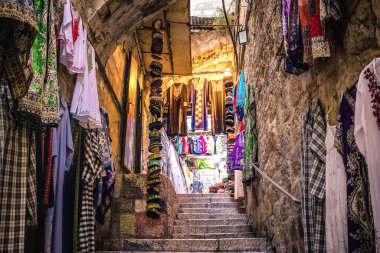 Kudüs, İsrail 20 Aralık 2023 Eski Kudüs 'ün sokakları boş, mağazaların çoğu kapalı ve İsrail ile Hamas arasındaki savaşın başlangıcından beri turistler yok.