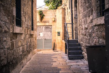 Kudüs, İsrail 20 Aralık 2023 Eski Kudüs 'ün sokakları boş, mağazaların çoğu kapalı ve İsrail ile Hamas arasındaki savaşın başlangıcından beri turistler yok.