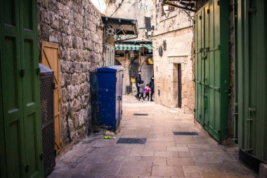 Kudüs, İsrail 20 Aralık 2023 Eski Kudüs 'ün sokakları boş, mağazaların çoğu kapalı ve İsrail ile Hamas arasındaki savaşın başlangıcından beri turistler yok.