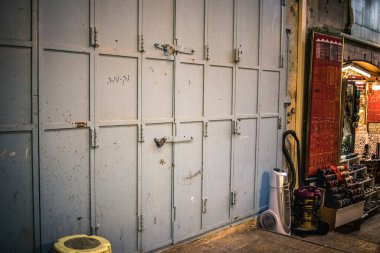 Kudüs, İsrail 20 Aralık 2023 Eski Kudüs 'ün sokakları boş, mağazaların çoğu kapalı ve İsrail ile Hamas arasındaki savaşın başlangıcından beri turistler yok.