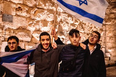 Kudüs, İsrail - 21 Aralık 2023 Maccabees, genç İsrailli sağcı aşırı milliyetçiler Kudüs 'ün Müslüman Mahallesi' nde yürüyüş yapmak için toplandılar.