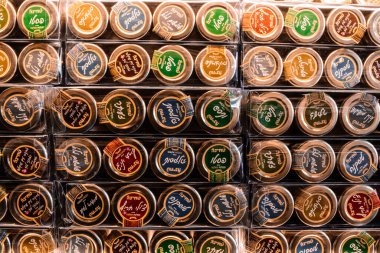 Kudüs, İsrail - Mahane Yehuda Pazarı 'nda 22 Aralık 2023 Halva, Kudüs' te bir pazar yeri. Yerel halk ve turistler arasında popülerdir.