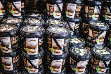 Kudüs, İsrail - Mahane Yehuda Pazarı 'nda 22 Aralık 2023 Halva, Kudüs' te bir pazar yeri. Yerel halk ve turistler arasında popülerdir.