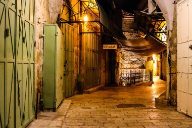 Kudüs, İsrail - 25 Aralık 2023 İsrail 'in amblemli bir şehri olan Kudüs' ün eski kent manzarası.