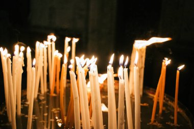 Kudüs, İsrail 24 Aralık 2023 i24News 'ten Nomie Halioua muhabiri kısmen iptal edilen Kudüs' teki Hristiyan bayramında canlı olarak bildiriyor.