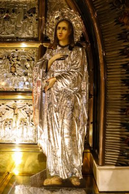 Kudüs, İsrail 24 Aralık 2023 i24News 'ten Nomie Halioua muhabiri kısmen iptal edilen Kudüs' teki Hristiyan bayramında canlı olarak bildiriyor.