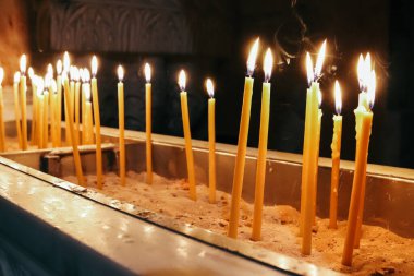 Kudüs, İsrail 24 Aralık 2023 i24News 'ten Nomie Halioua muhabiri kısmen iptal edilen Kudüs' teki Hristiyan bayramında canlı olarak bildiriyor.