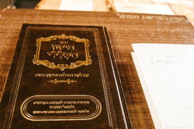 Kudüs, İsrail 26 Aralık 2023 Batı Duvarı 'na bakan kutsal kitaplar Eski Kudüs' te ve Tapınak Dağı 'nın bir parçası olan Yahudi halkı için dünyanın en dini yeridir.