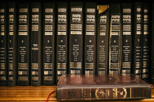 stock image Jerusalem, Israel December 26, 2023 Holy books facing the Western Wall is the most religious site in the world for the Jewish people, located in the Old City of Jerusalem and part of the Temple Mount