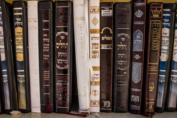 stock image Jerusalem, Israel December 26, 2023 Holy books facing the Western Wall is the most religious site in the world for the Jewish people, located in the Old City of Jerusalem and part of the Temple Mount