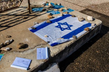 Tel Aviv, İsrail 2 Ocak 2024 'te Tel Aviv Sanat Müzesi önünde, bugün rehine Meydanı olarak bilinen yerde, insanlar 7 Ekim katliamını sahnelemek ve tasvir etmek istediler.