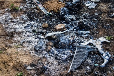 Re 'im, İsrail 5 Ocak 2024 Hamas teröristlerinin 7 Ekim 2023' te İsrail 'in güneyindeki Gazze' ye birkaç kilometre mesafedeki NOVA festivaline düzenlediği saldırı sırasında ateşe verdikleri arabaların kalıntıları.