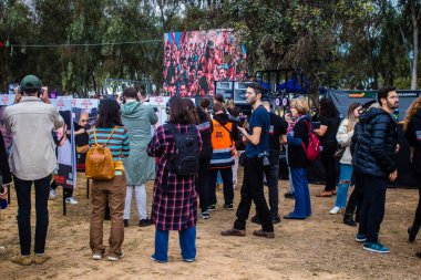 Re 'im, İsrail 5 Ocak 2024' te İsrail 'in güneyindeki Gazze' ye birkaç kilometre uzaklıktaki Nova Festivali katliamı konferansına katılan gazeteciler