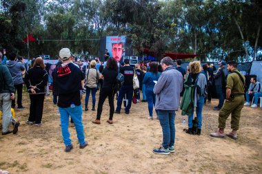 Re 'im, İsrail 5 Ocak 2024' te İsrail 'in güneyindeki Gazze' ye birkaç kilometre uzaklıktaki Nova Festivali katliamı konferansına katılan gazeteciler