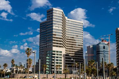 Tel Aviv, İsrail 21 Ocak 2024 Cityscape ve Tel Aviv mimarisi, ikonik şehir İsrail. Tel Aviv modern ve geleneksel binaları ile dünyanın en canlı şehirlerinden biridir.