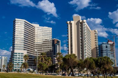 Tel Aviv, İsrail 21 Ocak 2024 Cityscape ve Tel Aviv mimarisi, ikonik şehir İsrail. Tel Aviv modern ve geleneksel binaları ile dünyanın en canlı şehirlerinden biridir.