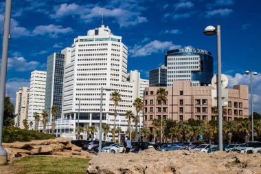 Tel Aviv, İsrail 21 Ocak 2024 Cityscape ve Tel Aviv mimarisi, ikonik şehir İsrail. Tel Aviv modern ve geleneksel binaları ile dünyanın en canlı şehirlerinden biridir.