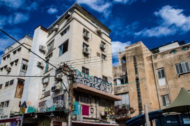 Tel Aviv, İsrail 21 Ocak 2024 Cityscape ve Tel Aviv mimarisi, ikonik şehir İsrail. Tel Aviv modern ve geleneksel binaları ile dünyanın en canlı şehirlerinden biridir.