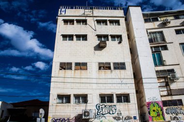 Tel Aviv, İsrail 21 Ocak 2024 Cityscape ve Tel Aviv mimarisi, ikonik şehir İsrail. Tel Aviv modern ve geleneksel binaları ile dünyanın en canlı şehirlerinden biridir.