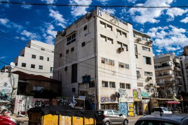 Tel Aviv, İsrail 21 Ocak 2024 Cityscape ve Tel Aviv mimarisi, ikonik şehir İsrail. Tel Aviv modern ve geleneksel binaları ile dünyanın en canlı şehirlerinden biridir.