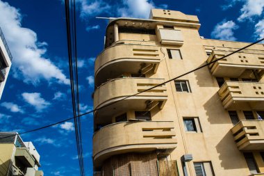 Tel Aviv, İsrail 21 Ocak 2024 Cityscape ve Tel Aviv mimarisi, ikonik şehir İsrail. Tel Aviv modern ve geleneksel binaları ile dünyanın en canlı şehirlerinden biridir.