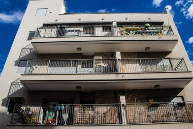 Tel Aviv, İsrail 21 Ocak 2024 Cityscape ve Tel Aviv mimarisi, ikonik şehir İsrail. Tel Aviv modern ve geleneksel binaları ile dünyanın en canlı şehirlerinden biridir.