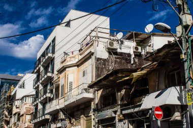 Tel Aviv, İsrail 21 Ocak 2024 Cityscape ve Tel Aviv mimarisi, ikonik şehir İsrail. Tel Aviv modern ve geleneksel binaları ile dünyanın en canlı şehirlerinden biridir.