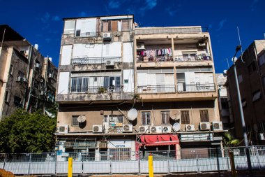 Tel Aviv, İsrail 21 Ocak 2024 Cityscape ve Tel Aviv mimarisi, ikonik şehir İsrail. Tel Aviv modern ve geleneksel binaları ile dünyanın en canlı şehirlerinden biridir.