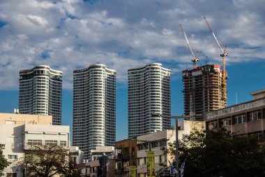Tel Aviv, İsrail 21 Ocak 2024 Cityscape ve Tel Aviv mimarisi, ikonik şehir İsrail. Tel Aviv modern ve geleneksel binaları ile dünyanın en canlı şehirlerinden biridir.