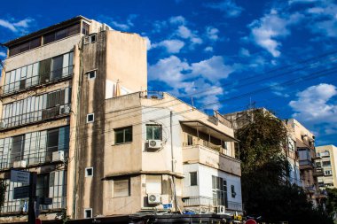 Tel Aviv, İsrail 21 Ocak 2024 Cityscape ve Tel Aviv mimarisi, ikonik şehir İsrail. Tel Aviv modern ve geleneksel binaları ile dünyanın en canlı şehirlerinden biridir.