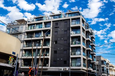 Tel Aviv, İsrail 21 Ocak 2024 Cityscape ve Tel Aviv mimarisi, ikonik şehir İsrail. Tel Aviv modern ve geleneksel binaları ile dünyanın en canlı şehirlerinden biridir.