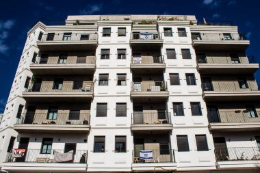 Tel Aviv, İsrail 21 Ocak 2024 Cityscape ve Tel Aviv mimarisi, ikonik şehir İsrail. Tel Aviv modern ve geleneksel binaları ile dünyanın en canlı şehirlerinden biridir.