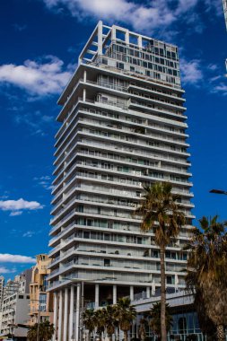 Tel Aviv, İsrail 21 Ocak 2024 Cityscape ve Tel Aviv mimarisi, ikonik şehir İsrail. Tel Aviv modern ve geleneksel binaları ile dünyanın en canlı şehirlerinden biridir.